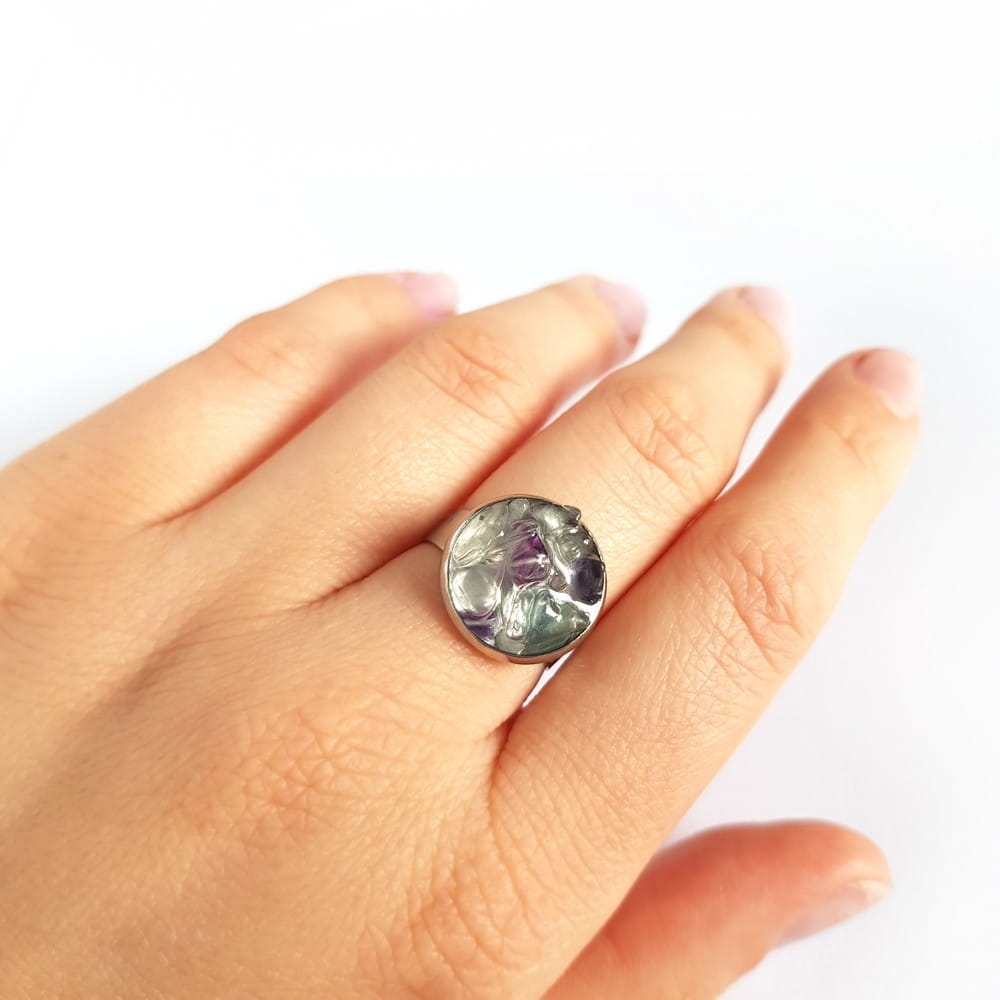 Pierścionek klasyczny fluoryt w żywicy Sparkles fluorite