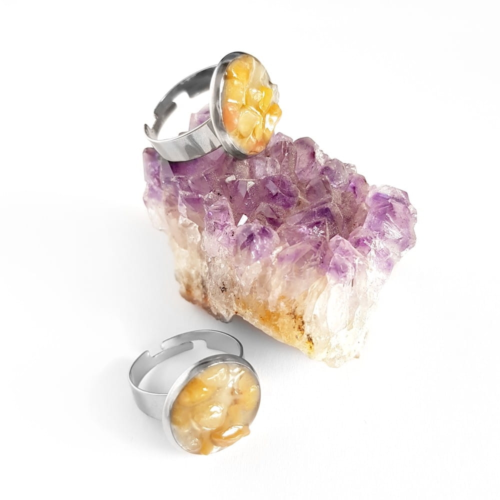 Pierścionek klasyczny żółty opal w żywicy Sparkles yellow