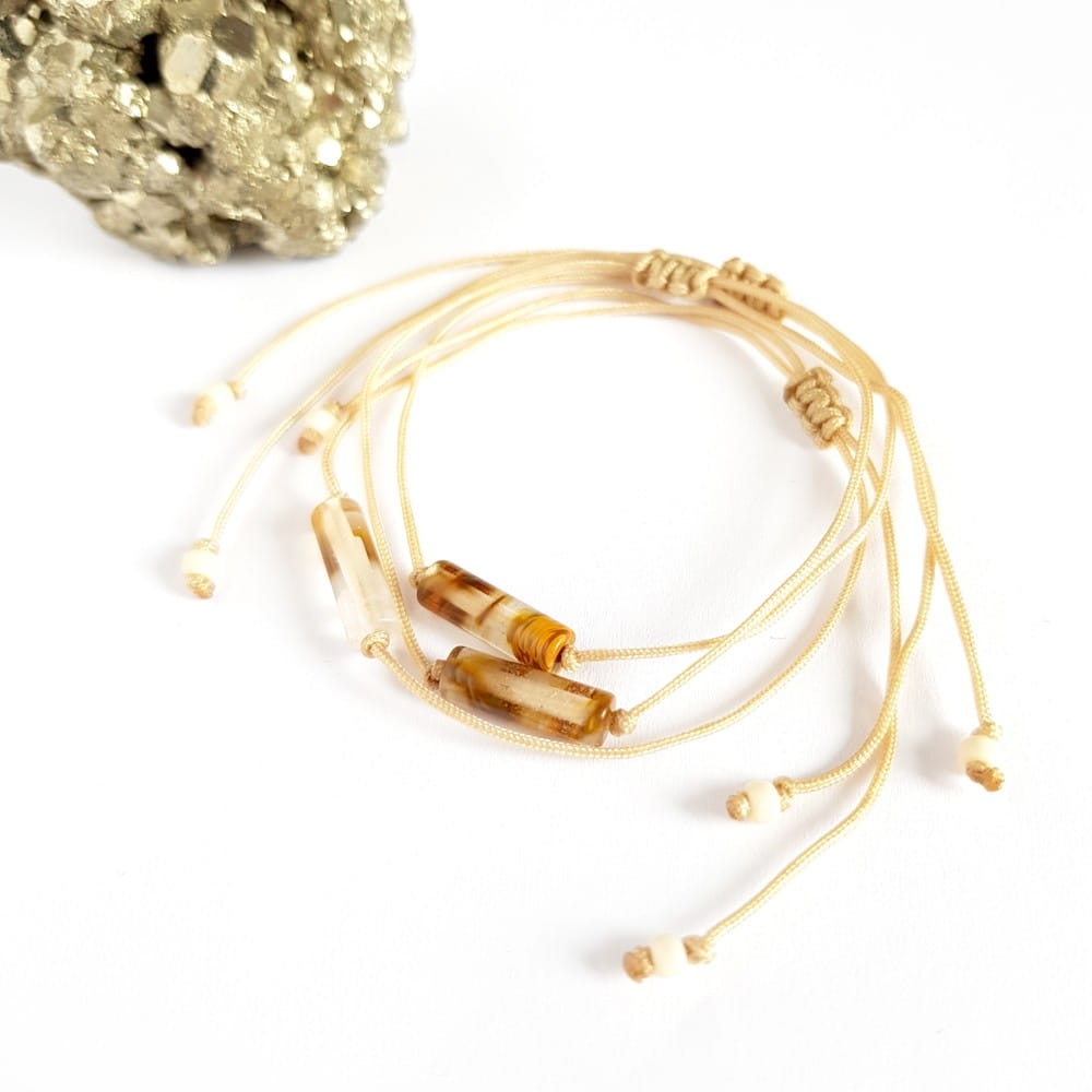 Bransoletka kwarc tygrysi patyczek na beżowym sznurku Tiger stick