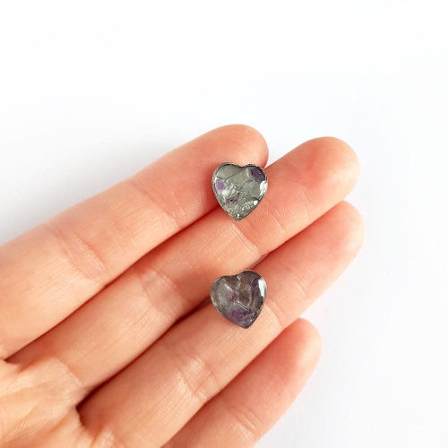 Kolczyki sztyfty serduszka fluoryt w żywicy stal chirurgiczna Sparkles fluorite