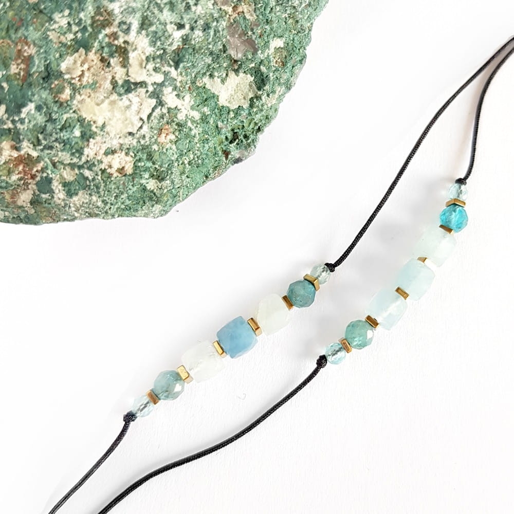 Bransoletka akwamaryn, apatyt i hematyt na czarnym sznurku