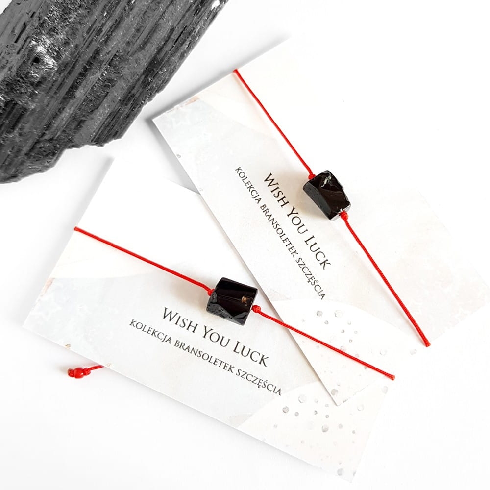 WishYouLuck czarny turmalin polerowana bryłka bransoletka szczęścia na czerwonym sznurku