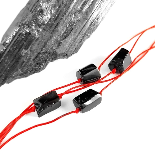 WishYouLuck czarny turmalin polerowana bryłka bransoletka szczęścia na czerwonym sznurku