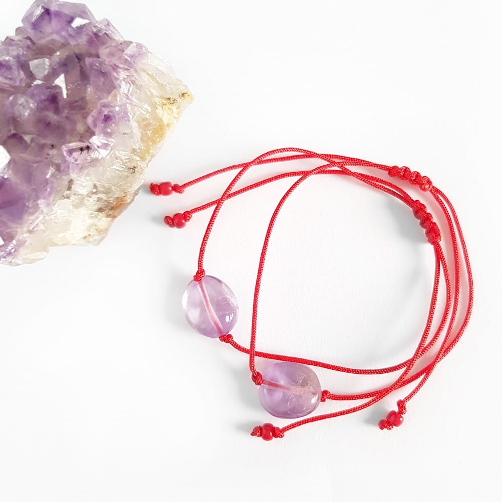 WishYouLuck ametyst polerowana bryłka bransoletka szczęścia na czerwonym sznurku