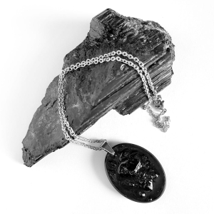 Naszyjnik czarny turmalin duży owal na srebrnym łańcuszku stal chirurgiczna Sparkles black