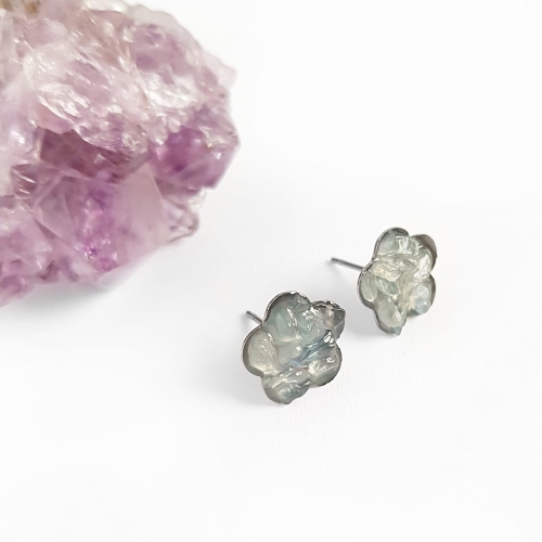 Kolczyki sztyfty kwiatki akwamaryn w żywicy stal chirurgiczna Sparkles aquamarine