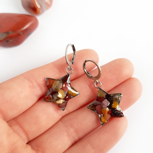 Kolczyki wiszące gwiazdki mokait w żywicy stal chirurgiczna Sparkles mookaite