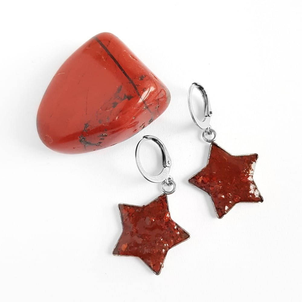 Kolczyki wiszące gwiazdki jaspis czerwony w żywicy stal chirurgiczna Sparkles red