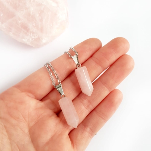 Naszyjnik kwarc różowy sopel na srebrnym łańcuszku stal chirurgiczna