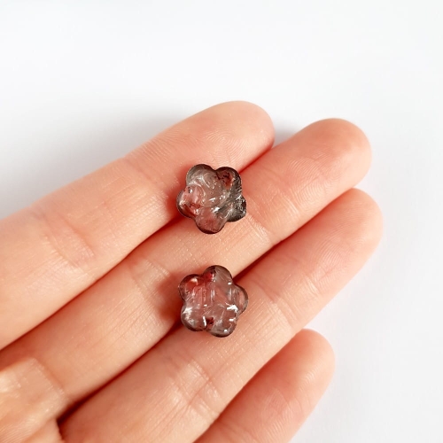 Kolczyki sztyfty kwiatki kwarc truskawkowy w żywicy stal chirurgiczna Sparkles strawberry