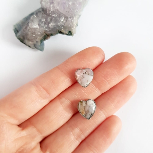 Kolczyki sztyfty serduszka różowy opal w żywicy stal chirurgiczna Sparkles pink