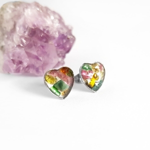 Kolczyki sztyfty serduszka kolorowy turmalin w żywicy stal chirurgiczna Sparkles tourmaline