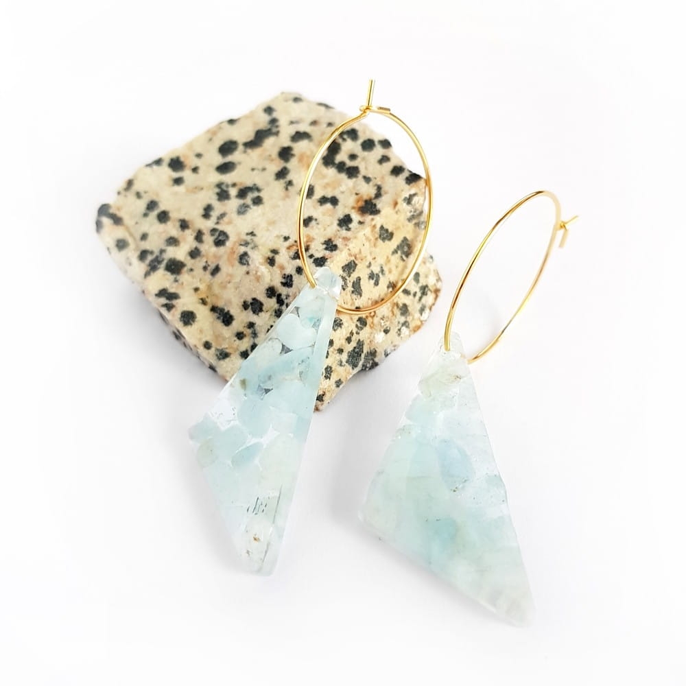 Kolczyki wiszące akwamaryn trójkąty na złotych kółeczkach stal chirurgiczna Sparkles aquamarine