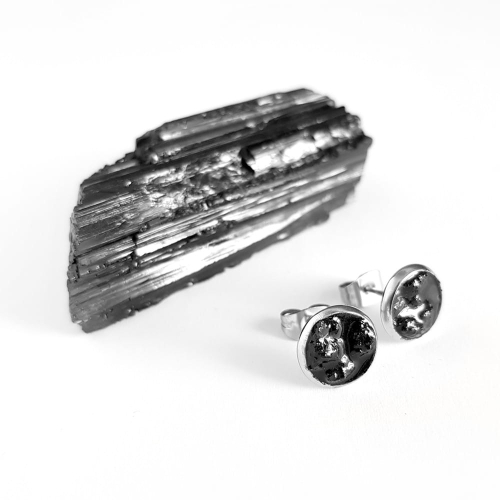 Kolczyki mini sztyfty czarny turmalin w żywicy stal chirurgiczna Sparkles black