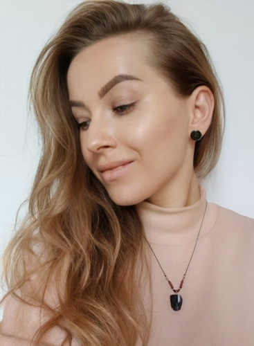 Kolczyki midi sztyfty czarny turmalin w żywicy stal chirurgiczna Sparkles black