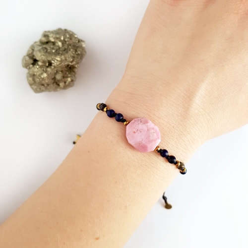 Bransoletka rodonit, hematyt, lapis lazuli i iolit na czarnym sznurku Fullness of strength