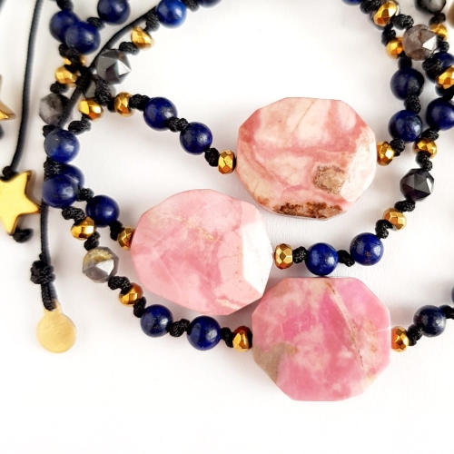 Bransoletka rodonit, hematyt, lapis lazuli i iolit na czarnym sznurku Fullness of strength